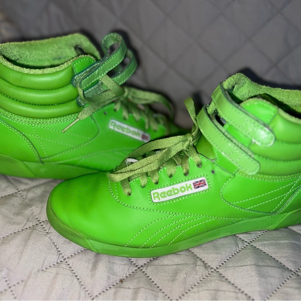 Reebok Freestyle Size 8 Green Shoes Hi top